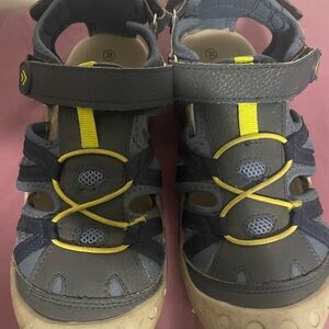 Banff Trail Gray/Blue/Yellow Sport Sandals with Protective Toe US 3 bigboy or 35